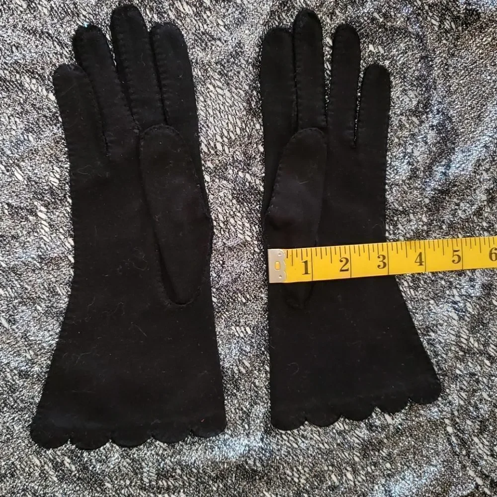 VNTG Black Soft Nylon Gloves